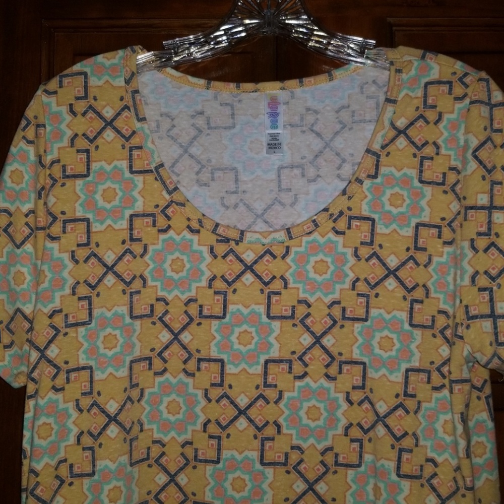 LuLaRoe classic tee